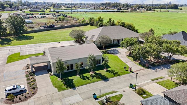 5380 Courtyard Dr, Gonzales, LA 70737