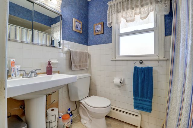 1411 2nd Avenue, Camanche, IA 52730