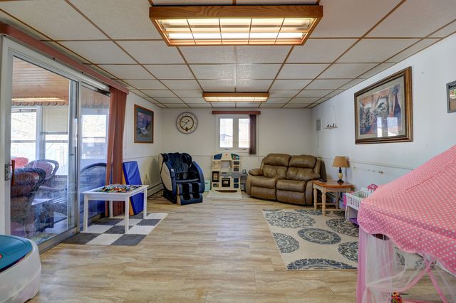 1411 2nd Avenue, Camanche, IA 52730