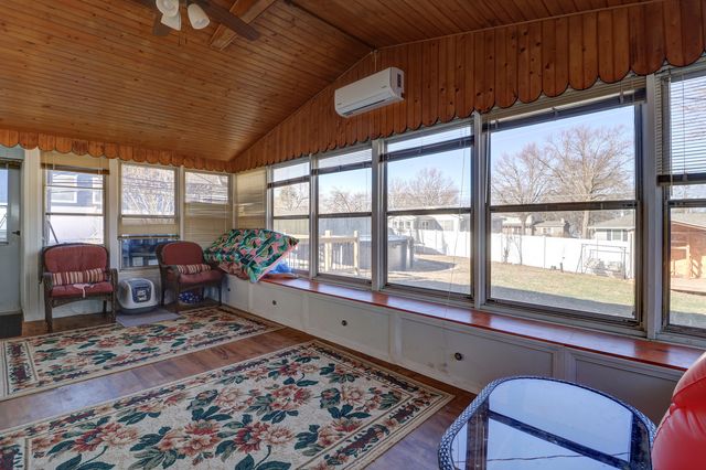 1411 2nd Avenue, Camanche, IA 52730