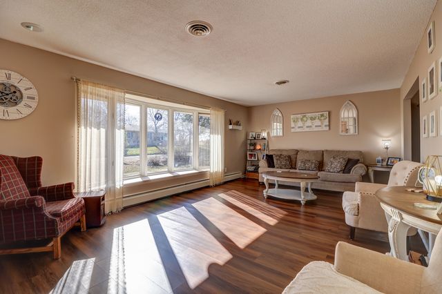 1411 2nd Avenue, Camanche, IA 52730