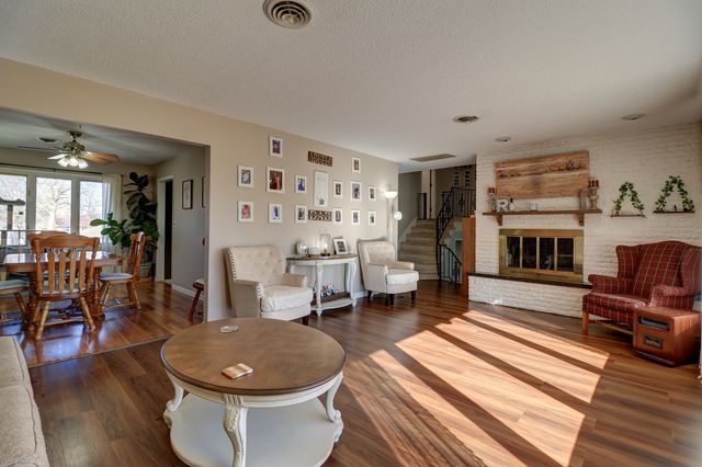 1411 2nd Avenue, Camanche, IA 52730