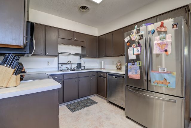 1411 2nd Avenue, Camanche, IA 52730