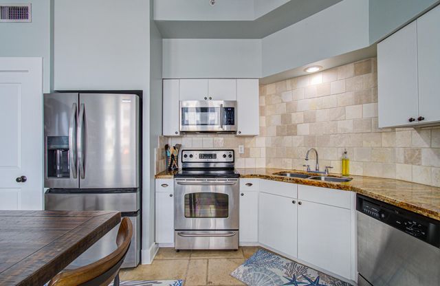 202 25th Street 202, Galveston, TX 77550