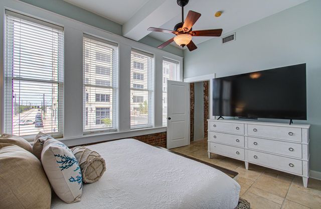 202 25th Street 202, Galveston, TX 77550
