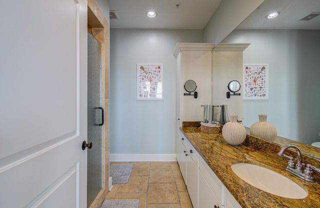 202 25th Street 202, Galveston, TX 77550