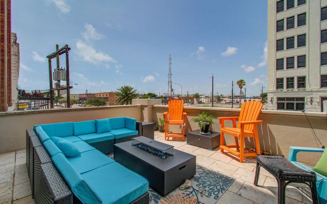 202 25th Street 202, Galveston, TX 77550