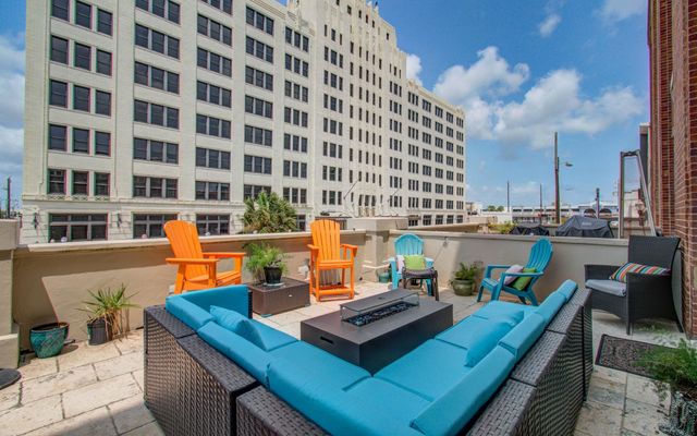 202 25th Street 202, Galveston, TX 77550