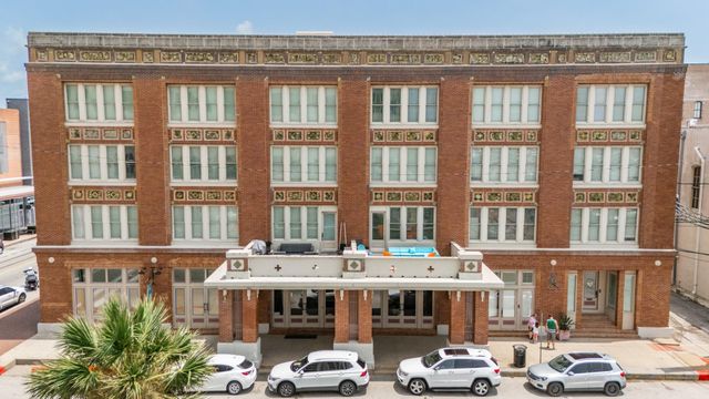 202 25th Street 202, Galveston, TX 77550