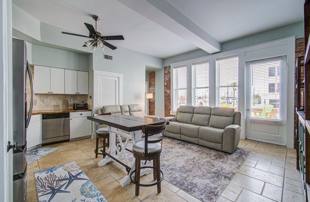 202 25th Street 202, Galveston, TX 77550