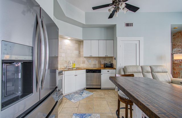 202 25th Street 202, Galveston, TX 77550