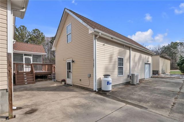 27085 Flaggy Run RD, Courtland, VA 23837