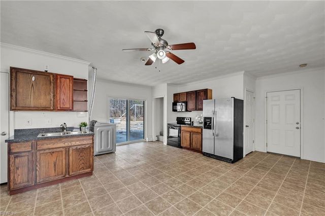 27085 Flaggy Run RD, Courtland, VA 23837