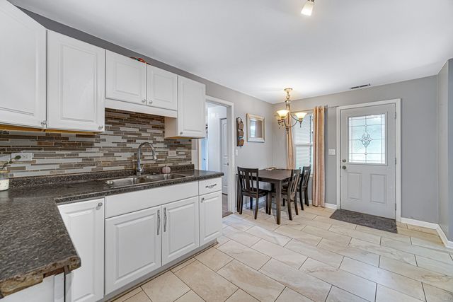 3108 S Woods Avenue, Mchenry, IL 60051