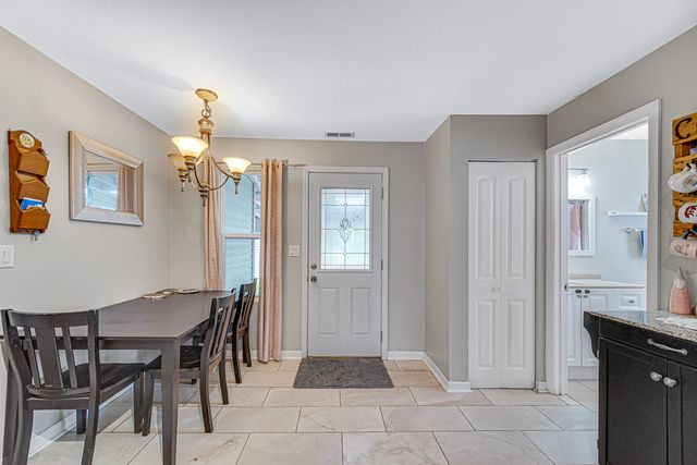 3108 S Woods Avenue, Mchenry, IL 60051