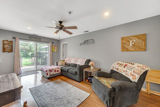 3108 S Woods Avenue, Mchenry, IL 60051
