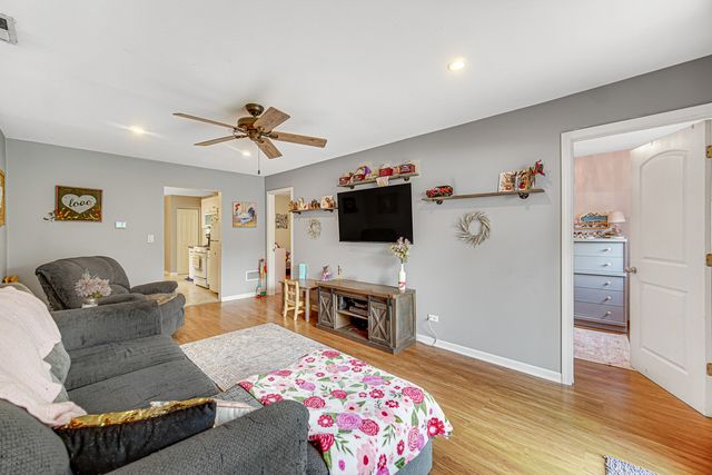 3108 S Woods Avenue, Mchenry, IL 60051