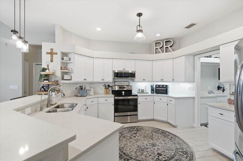 Image 15 of property listing at 16109 BELLE MEADE BOULEVARD, Odessa, FL 33556