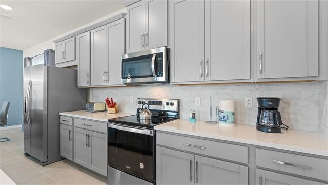 8917 COCONUT BREEZE DRIVE, Kissimmee, FL 34747