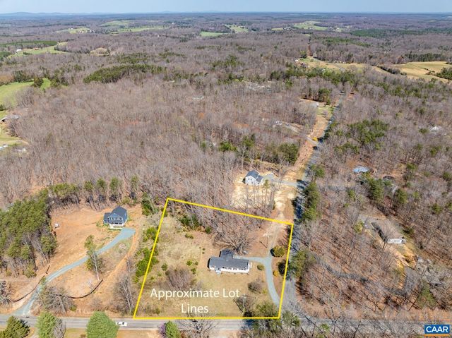 19 HARLOW TOWN RD, Louisa, VA 23093