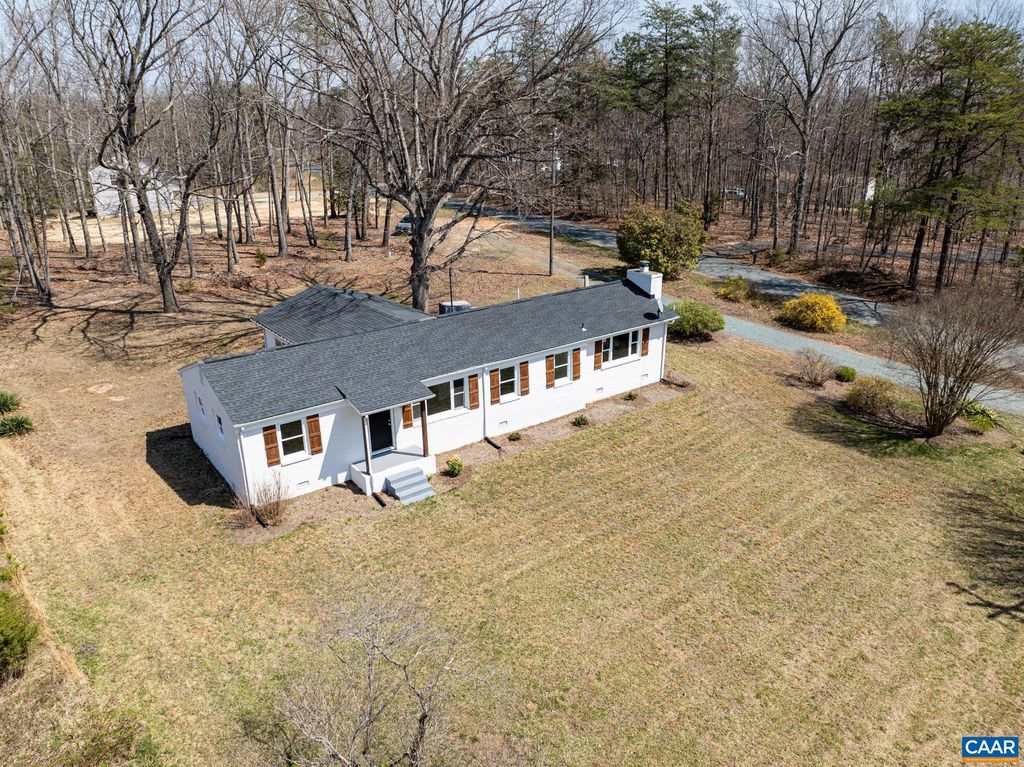 19 HARLOW TOWN RD, Louisa, VA 23093