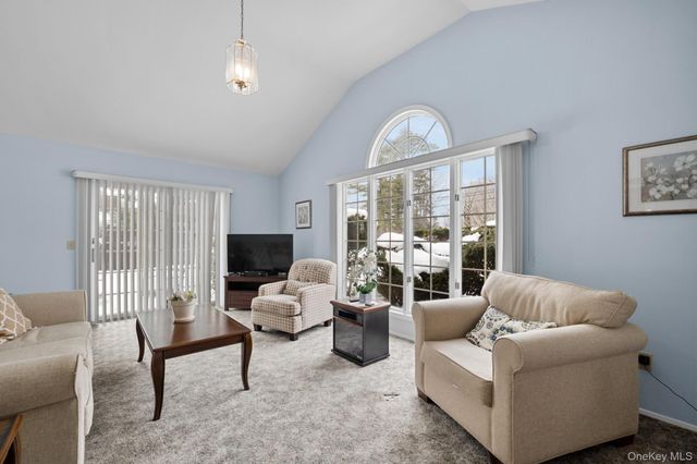 339 Oakwood Avenue, Bayport, NY 11705