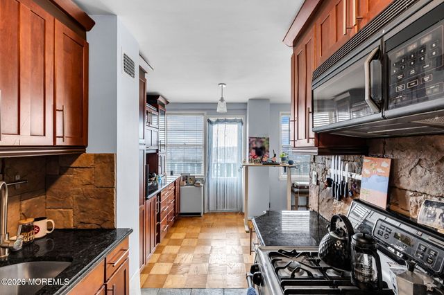 510 Deal Lake Drive 8J, Asbury Park, NJ 07712