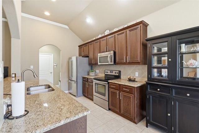 4908 Lakepark Drive, Sanger, TX 76266