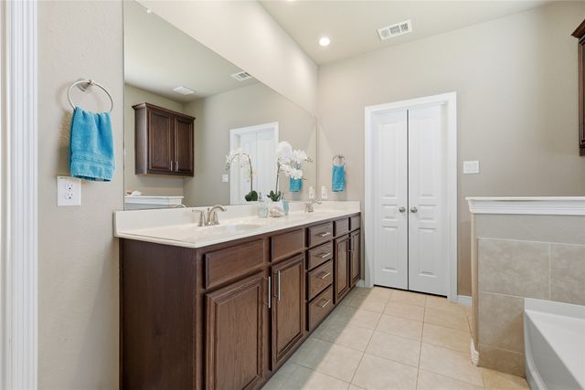4908 Lakepark Drive, Sanger, TX 76266