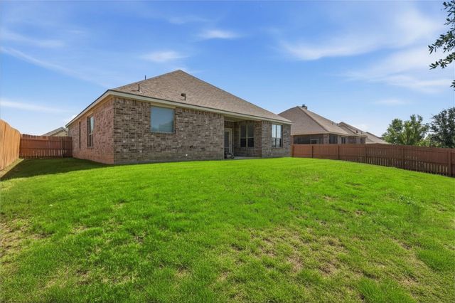 4908 Lakepark Drive, Sanger, TX 76266