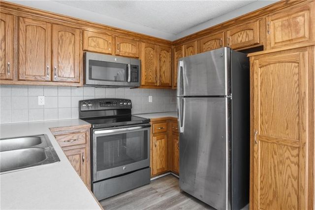 11112 Highview Road, Peculiar, MO 64078