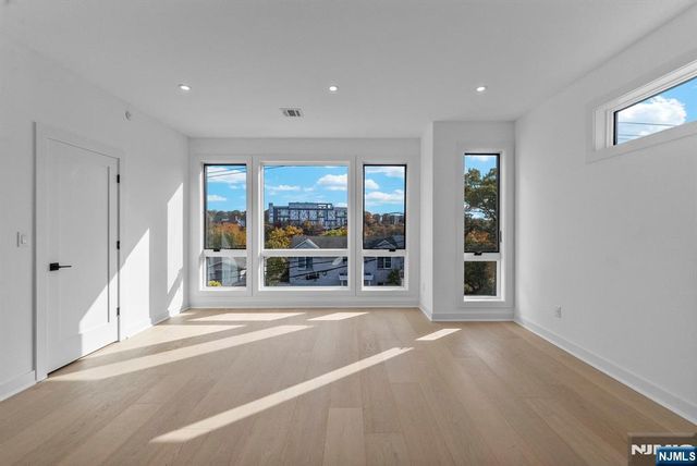 2189 Jones Road, Fort Lee, NJ 07024