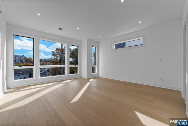 2189 Jones Road, Fort Lee, NJ 07024