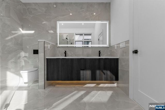 2189 Jones Road, Fort Lee, NJ 07024