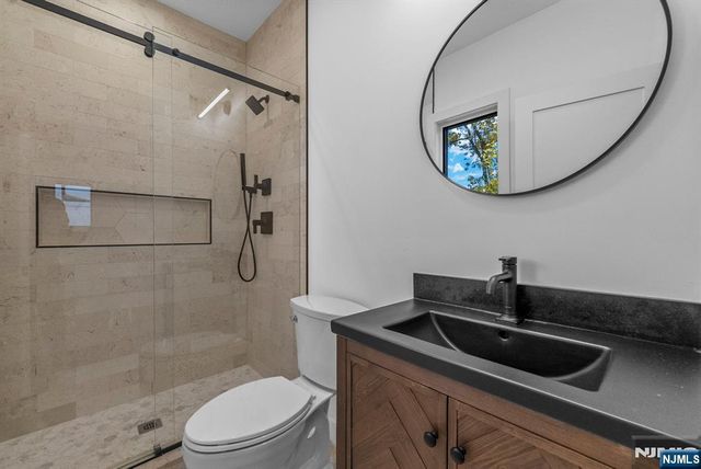 2189 Jones Road, Fort Lee, NJ 07024