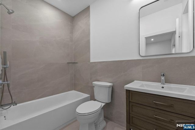 2189 Jones Road, Fort Lee, NJ 07024