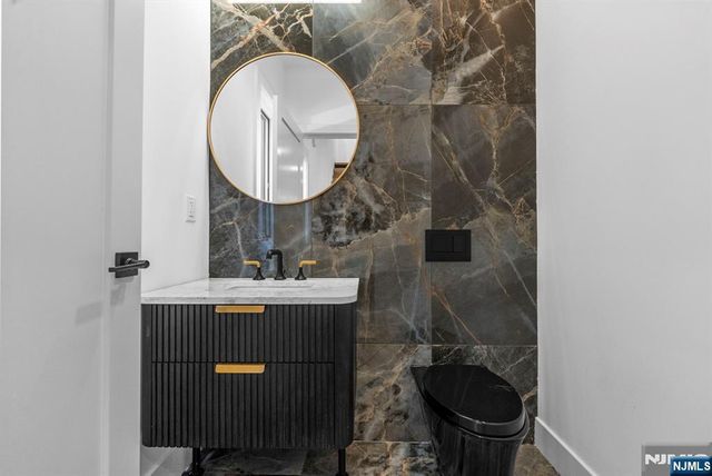 2189 Jones Road, Fort Lee, NJ 07024