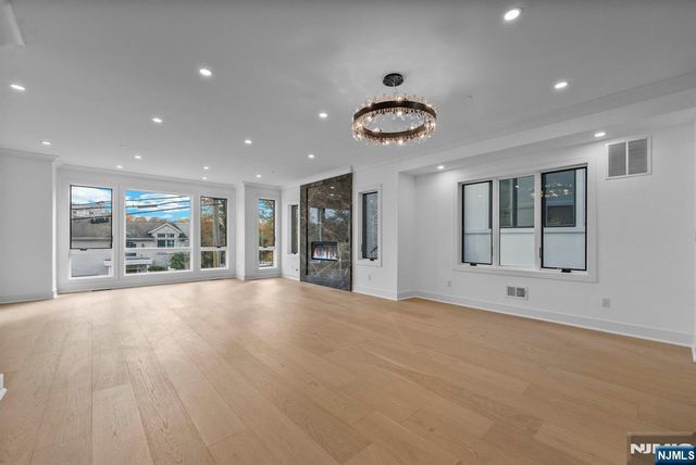 2189 Jones Road, Fort Lee, NJ 07024