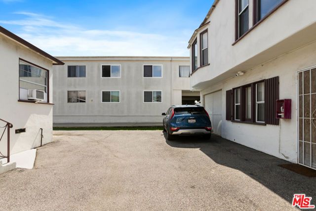2302 32nd Street, Santa Monica, CA 90405