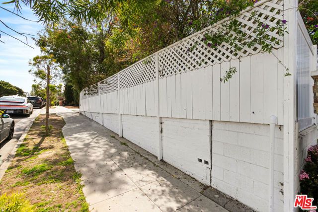 2302 32nd Street, Santa Monica, CA 90405