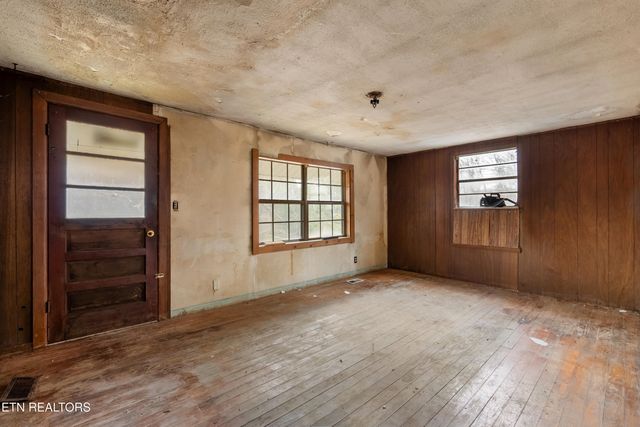 470 Riden Rd, Greenback, TN 37742