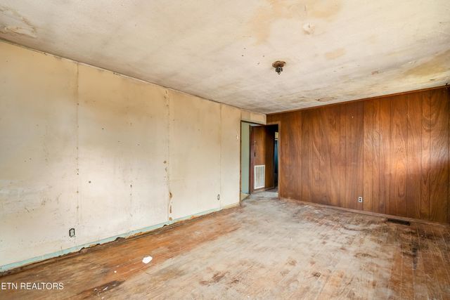 470 Riden Rd, Greenback, TN 37742