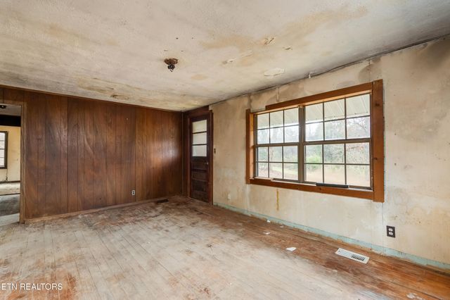 470 Riden Rd, Greenback, TN 37742