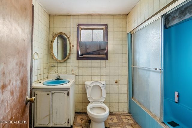 470 Riden Rd, Greenback, TN 37742