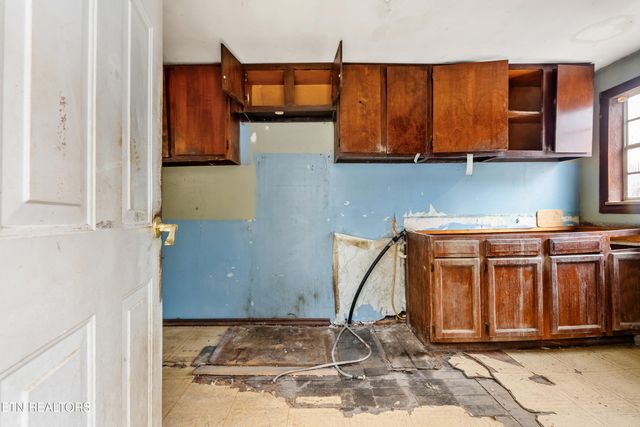 470 Riden Rd, Greenback, TN 37742