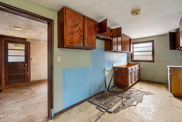 470 Riden Rd, Greenback, TN 37742