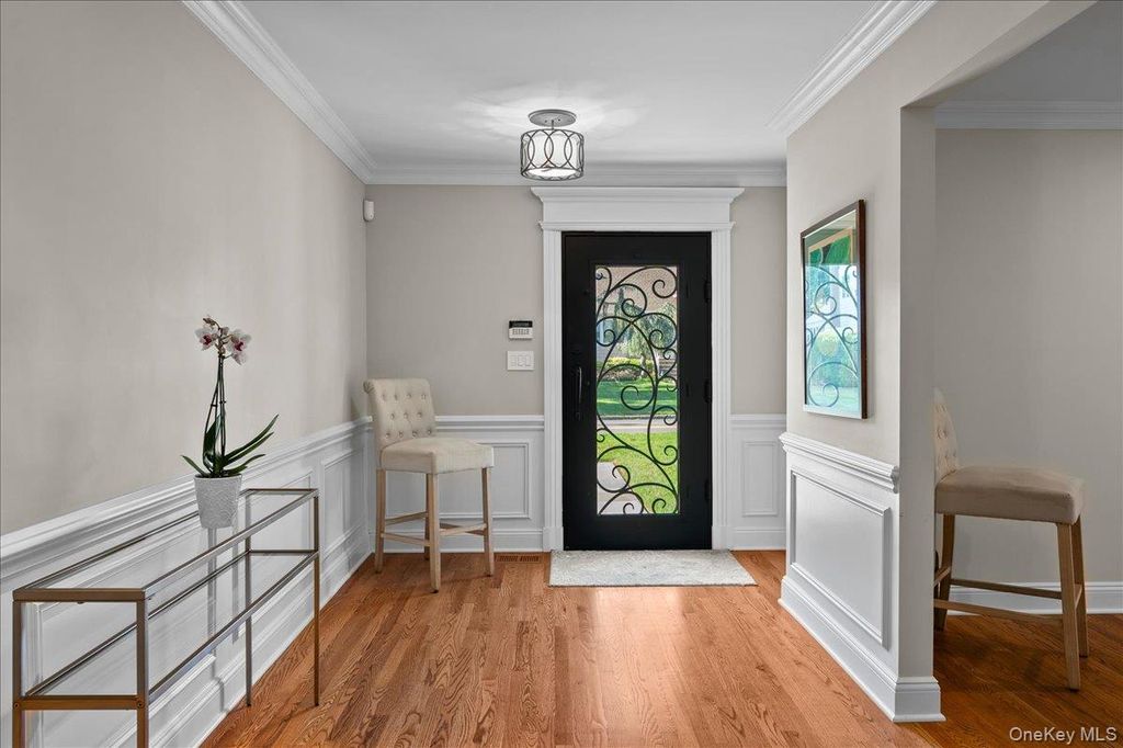 299 Stratton Road, New Rochelle, NY 10804 — photo 3