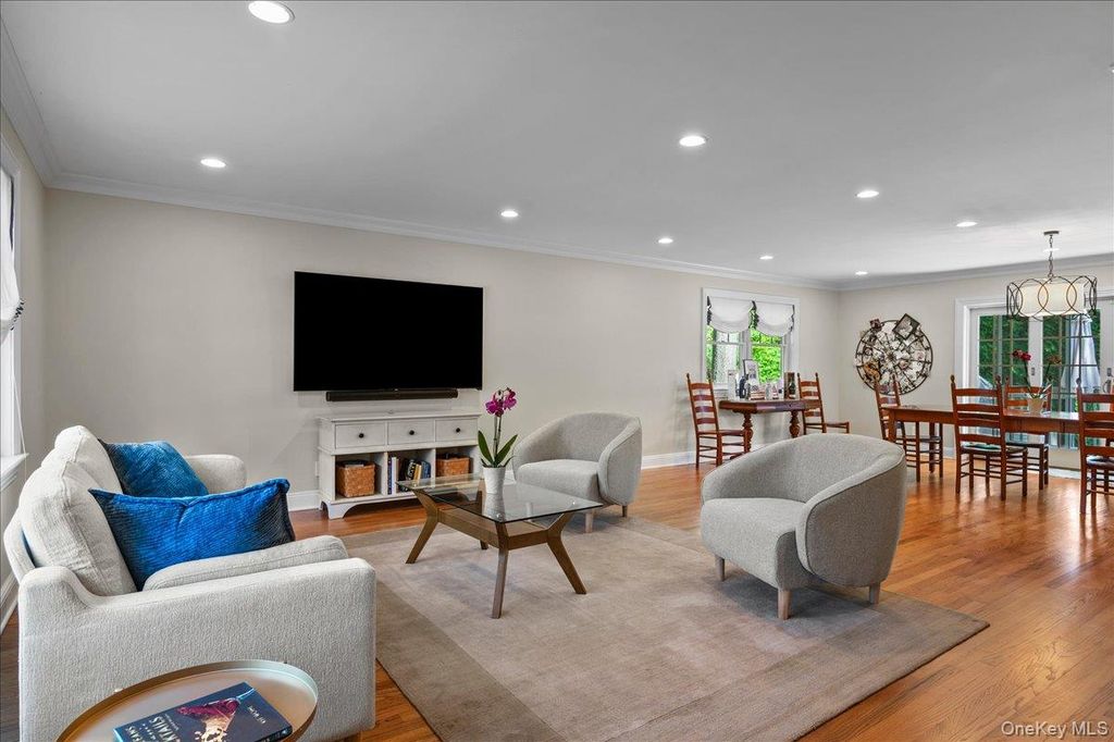299 Stratton Road, New Rochelle, NY 10804 — photo 5