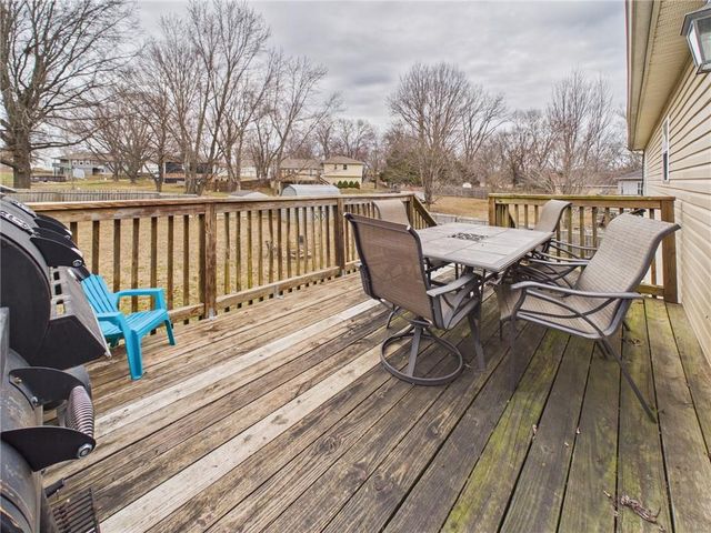 7 SE 150th Road, Warrensburg, MO 64093