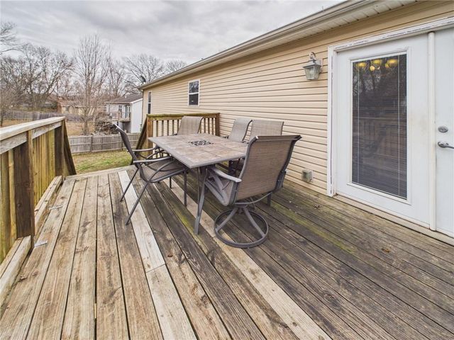 7 SE 150th Road, Warrensburg, MO 64093